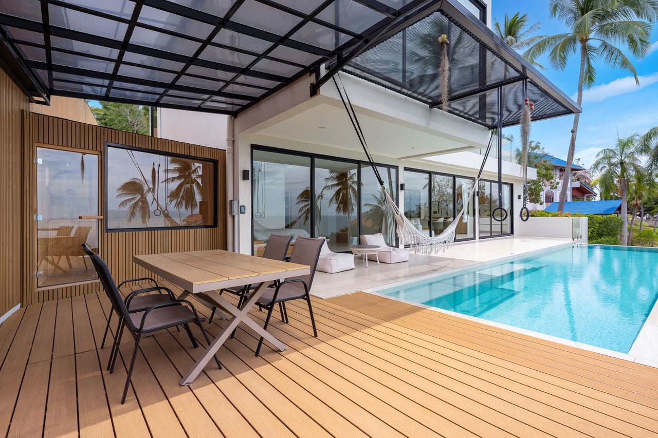 Outdoor dining by the pool