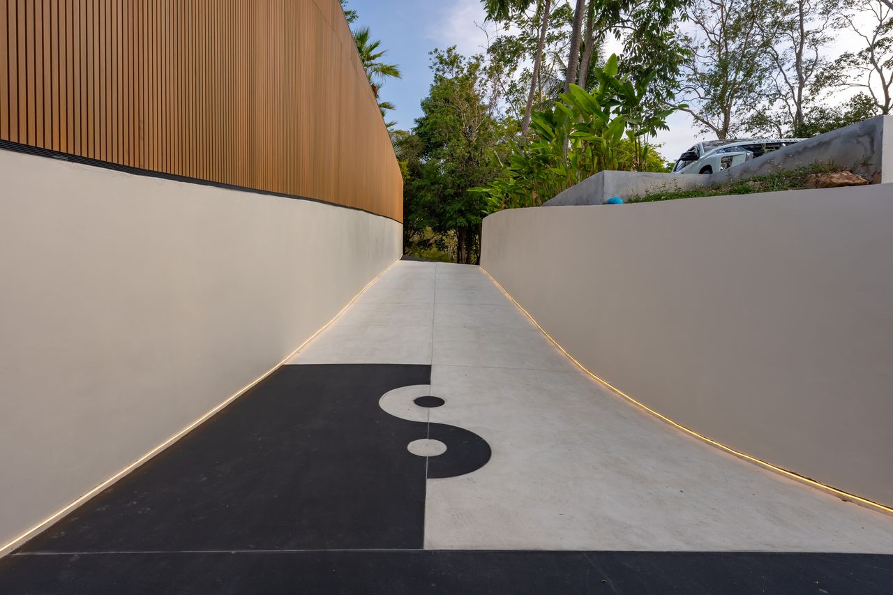 The driveway with its yin-yang design